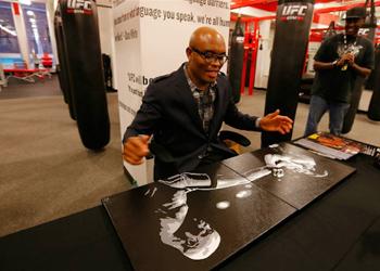 Anderson-Silva-memorabilia-signed-Mike-Ramirez-painting-UFC-memorabilia-Spider-autograph-signing signature