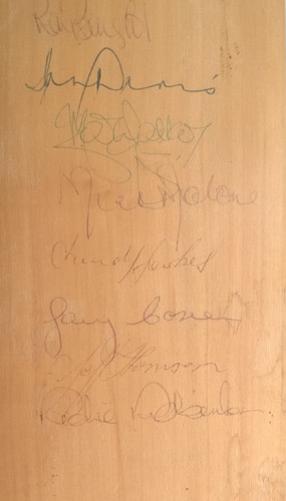 Australia-cricket-memorabilia-signed-bat-1977-ashes-tour-england-team-squad-autographs-Rod-Marsh-Doug-Walters-Len-Pascoe-Hughes-Bright-Hookes-Jeff-Thomson