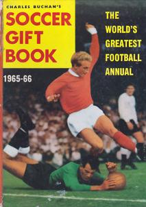 Charles-Buchan-Soccer-Gift-Book-1965-66-denis-law-sunderland-fc-captain-woolwich-arsenal-memorabilia-Leyton-Orient-England-Military-Medal