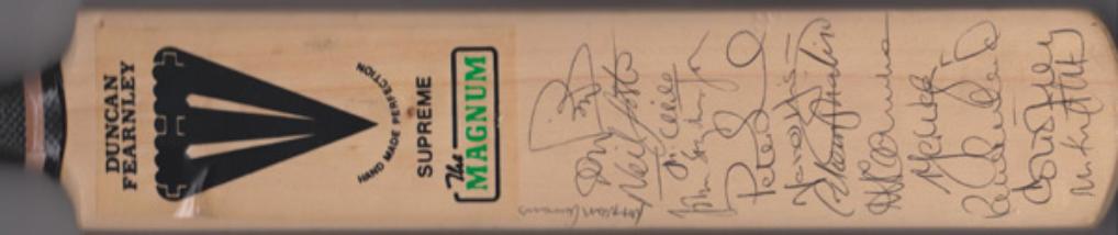 Essex-cricket-memorabilia-squad-signed-magnum-bat-1990s-mark-waugh-autograph-nasser-hussain-nick-knight-foster-dewrek-pringle-topley-eccc-prichard-such-childs