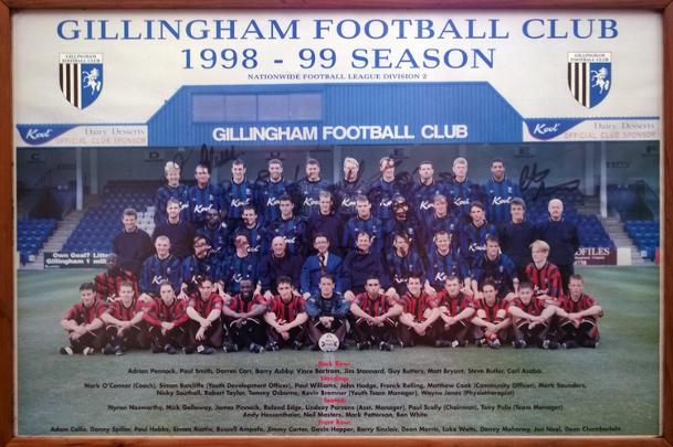 Gillingham-Football-memorabilia-signed-1998-1999-team photo-tony pulis autograph-The-Gills-Priestfield-Stadium-FC-soccer-memorabilia paul scally andy hessenthaler