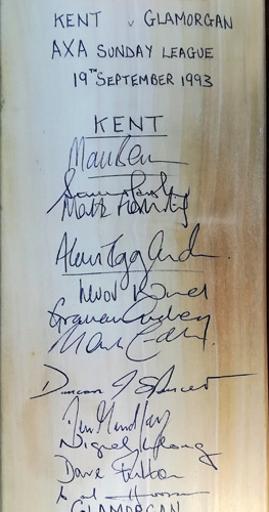 Glamorgan-cricket-memorabilia-squad-signed-bat-1993-kent-spitfires-kccc-axa-sunday-league-match-viv-richards-autograph-carl-hooper-duncan-spencer-cowdrey