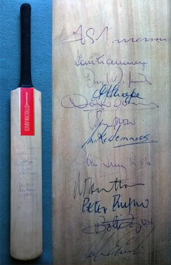 Gray-Nicolls-signed-cricket-bat-Trueman-Denness-Hutton-Illingworth-Edrich-Snow-memorabilia-England-legends-autograph