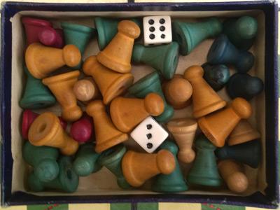 Ho-Mo-Football-the-new-soccer-game-vintage-table-dice-skill-tactics-box-1930-playing-pieces