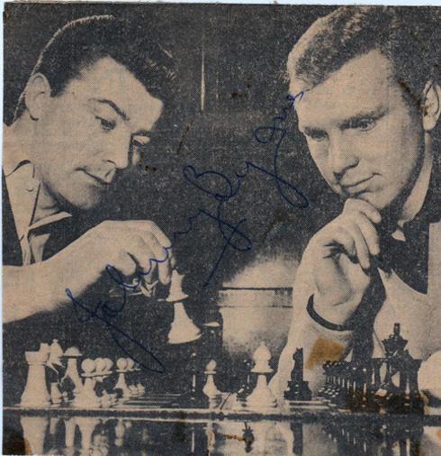 John-Byrne-signed-West-Ham-football-memorabilia-Bobby-Moore-autograph-England-world-cup-1966-captain-chess