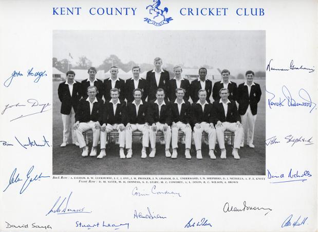 Kent-CCC-cricket-memorabilia-signed-1960s-team-photo-Cowdrey-Ealham-Underwood-Knott-Woolmer-Shepherd-Graham-Dixon-Leary-Luckhurst-Denness-Dye-autograph