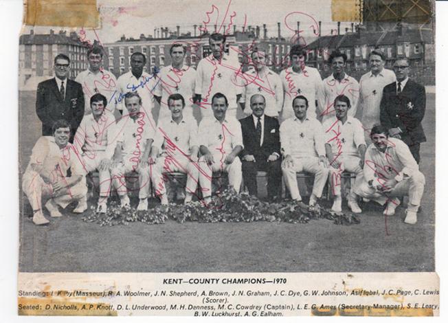 Kent-CCC-signed-cricket-memorabilia-team-photo-1970-county-champions-Luckhurst-Asif-Iqbal-Knott-Woolmer-Shepherd-Cowdrey-Underwood-Ealham-Denness-autograph