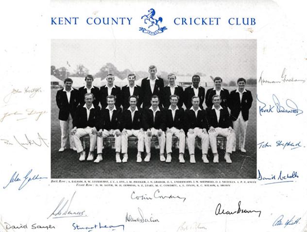 Kent-cricket-signed-1960s-team-photo-colin-cowdrey-autograph-derek-under-wood-alan-knott-brown-shepherd-nicholls-luckhurst-denness-leary-kccc