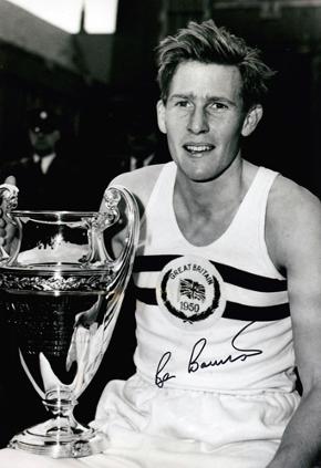 Roger-Bannister-autograph-signed-Athletics-memorabilia-sub-four-minute-mile-record-Sir-1951-Benjamin-Franklin-Mile-Trophy-Philadelphia
