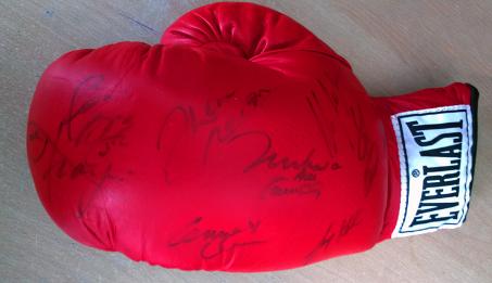 Heavyweight-champions-signed-boxing-glove-Muhammad-Ali-Joe-Frazier-Ken-Norton-Sonny-Liston-Larry-Holmes-Mike-Tyson-Lennox-Lewis-Riddick-Bowe-Evander-Holyfield-autograph-boxing-memorabilia
