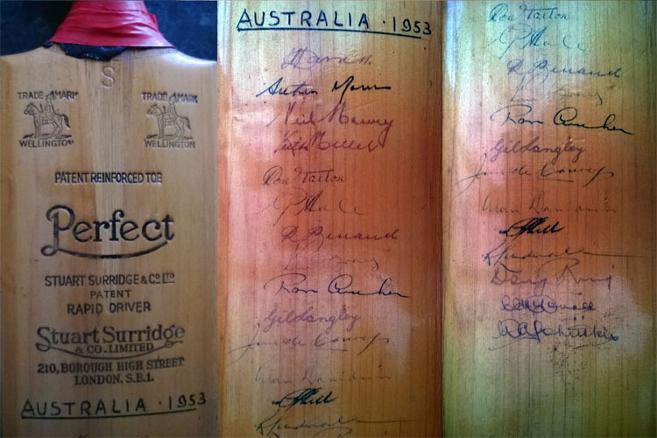 1953 Australia Ashes touring party signed cricket bat