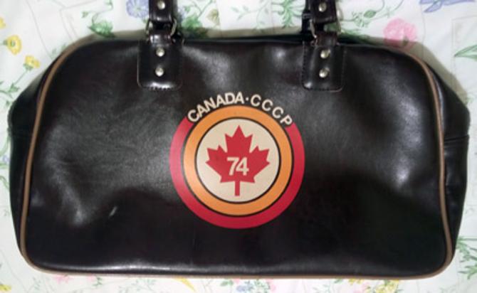 1974-Summit-Series-Canada-CCCP-Soviet-Union-Russia-USSR-Ice-Hockey-International-NHL-WHA-brown-holdall-carry-kit-bag-74-maple-leaf-logo-1972