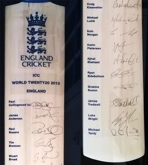 2010-world-T20-champions-england-squad-signed-cricket-bat-kevin-pietersen-autograph-collingwood-lumb-swann-wright-morgan