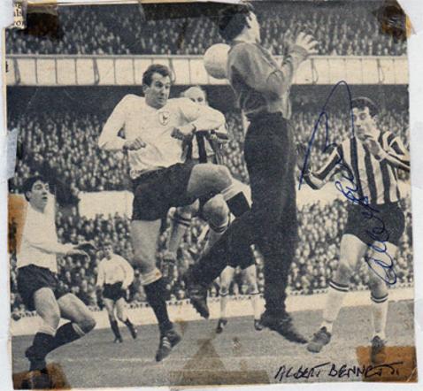 Alan-Bennett-autograph-signed-newcastle-United-Utd-football-memorabilia-signature-nufc