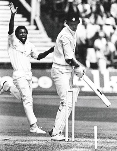 Andy-Roberts-autograph-signed-west-indies-cricket-memorabilia-anderson-sir-leics-hants-ccc-fast-bowler-1976
