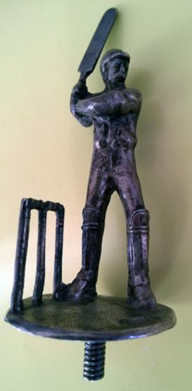 Antique-Metal-cricketing-figure-screw-in-batsman-Lord-Hawke-trophy-bronze-stumps-raised-bat-car-mascot-victorian-victor-trumper-vintage