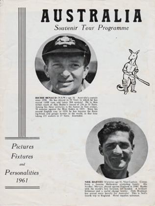 Australia-cricket-memorabilia-1961-tour-england-ashes-souvenir-booklet-richie-benaud-neil-harvey-barry-jarman-graham-mckenzie-bill-lawry-wally-grout-aussie