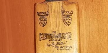 Australia-cricket-memorabilia-signed-1953-test-match-ashes-mini-bat-keith-miller-autograph-lindwall-benaud-harvey-hassett-gray-nicolls