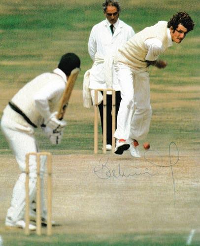 Bob-Willis-autograph-signed-england-cricket-memorabilia-1981-bothams-ashes-test-headingley-eight-wickets-43-runs-8-43-warks-ccc-signature