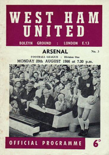 Bobby-Moore-football-memorabilia-west-ham-united-programme-29-august-1966-arsenal-boleyn-ground-world-cup-final-league-whufc-afc