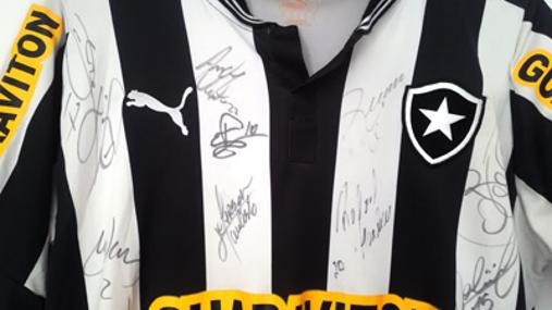 Botafogo-football-memorabilia-signed-soccer-shirt-brasil-brazil-guarvision-havoline-sponsor-black-and-white-stripes-lone-star-de-Futebol-e-Regatas-Campeonato-Carioca-Rio