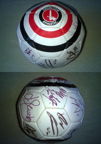 CHARLTON ATHLETIC FC Official CAFC soccer ball signed by the 2006-07 squad football memorabilia