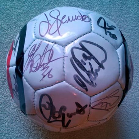 CHARLTON-ATHLETIC FC Official CAFC soccer ball signed by the 2006-07 squad football memorabilia