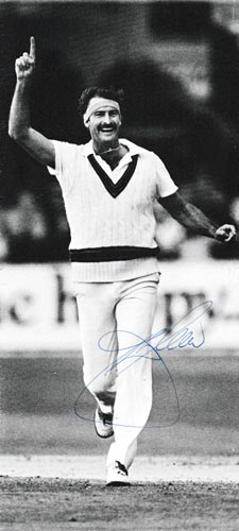 Dennis-Lillee-austograph-signed-australia-cricket-memorabilia-ashes-test-series-signature