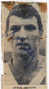 Derek-Dougan-autograph-signed-Wolves-FC-football-memorabilia-northern-ireland-wolverhampton-wanderers-signature-the-doog