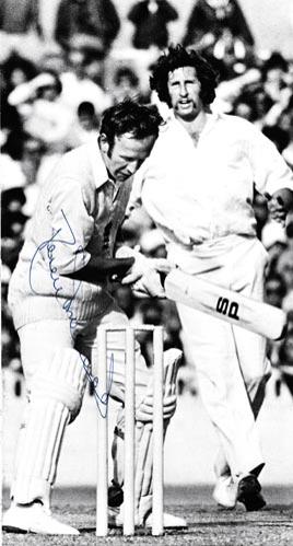 Derek-Underwood-autograph-signed-kent-cricket-memorabilia-england-ashes-test-match-spinner-kccc-deadly-ashes-batting