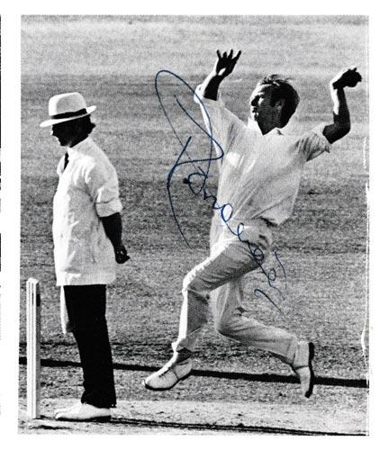 Derek-Underwood-autograph-signed-kent-cricket-memorabilia-england-ashes-test-match-spinner-deadly-kccc-bowling