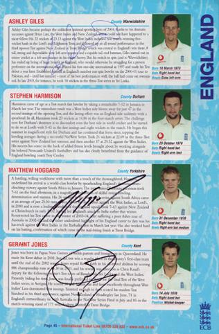 England-cricket-memorabilia-australia-signed-2005-ashes-5th-test-oval-programme-Ashley-Giles-Geraint-Jones-Matthew-Hoggard-Pietersen-Trescothick-Strauss-Langer