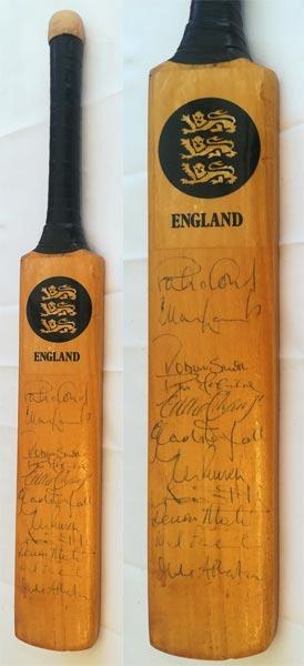 England-cricket-memorabilia-squad-signed-1990-mini-bat-graham-gooch-autograph-robin-smith-defreitas-atherton-devon-malcolm-allan-lamb