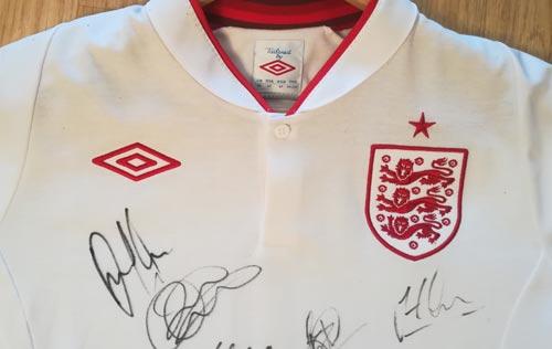 England-football-memorabilia-signed-playing-shirt-2014-2015-squad-wayne-rooney-signature-cole-sturridge-shaw-welbeck-jones-milner-world-cup-umbro