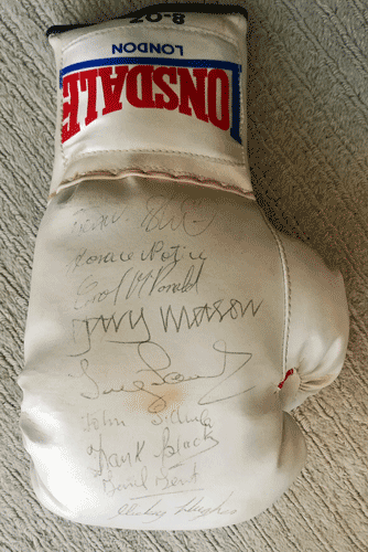 Frank-Bruno-autograph-signed-boxing-memorabilia-white-lonsdale-glove-gary-mason-Frank-Black-Mickey-Hughes-Errol-Mcdonald-Mickey-Hughes-John-Sichula-boxers