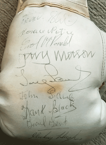 Frank-Bruno-autograph-signed-boxing-memorabilia-white-lonsdale-glove-gary-mason-Mickey-Hughes-Frank-Black-Errol-Mcdonald-british-boxers