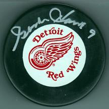 GORDIE-HOWE-memorabilia-signed-puck-Detroit-Red-Wings-memorabilia-NHL-memorabilia-autograph