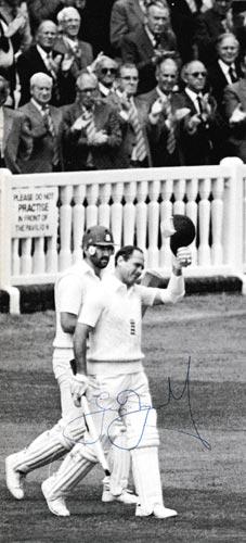 Geoff-Boycott-autograph-signed-yorkshire-cricket-memorabilia-100th-test-match-cap-ttrent-bridge-1981-england-batsman-