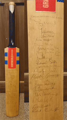 Gloucestershire-cricket-bat-1993-squad-signed-Chris-Broad-Mark-Alleyne-Martyn-Ball-Gloucs-CCC-autograph-gray-nicolls