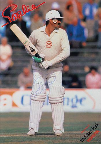 Graham-Gooch-autograph-signed-Essex-cricket-memorabilia-England-test-match-captain-opening-batsman-GG-Goochie-ECCC-1985-benefit-brochure-testimonial