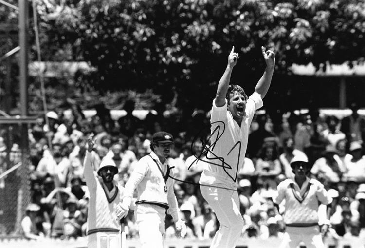 IAN-BOTHAM-memorabilia-England-cricket-memorabilia-Ashes-memorabilia-signed-photo-autograph