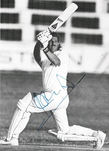 Ian-Botham-autograph-signed-cricket-memorabilia-sir-ian-it-batting-duncan-fearnley-bat-1981-bothams-ashes-test-england