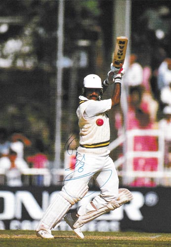 Javed-Mindad-autograph-signed-pkaistan-cricket-memorabilia-batsman-captain-signature