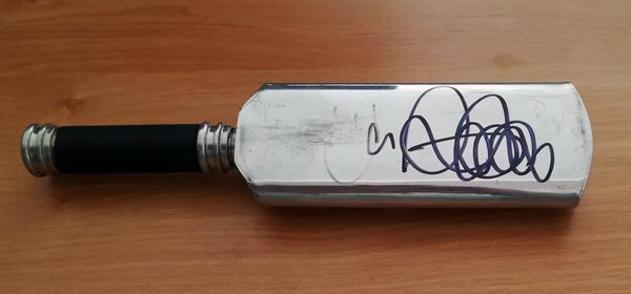 Joe-Root-autograph-signed-england-cricket-memorabilia-captain-silver-cricket-bat-hip-flask-chrome-autographed