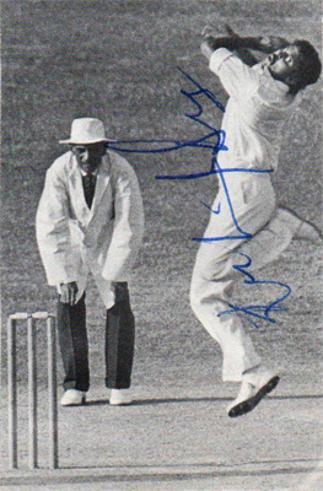 Kapil-Dev-autograph-signed-India-cricket-memorabilia-indian-captain-1983-world-cup-winners-northants-ccc-worcs-haryana-nikhanj-signature-all-rounder-cricketer