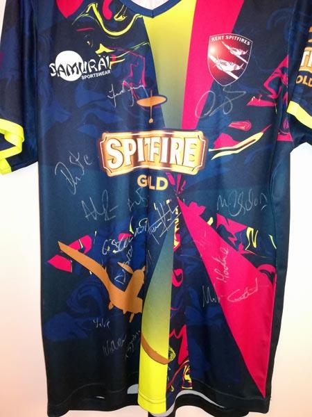 Kent-cricket-memorabilia-2018-squad-signed-replica-T20-shirt-kccc-darren-stevens-autograph-sam-billings-heino-kuhn-dbd-joe-denly-zak-crawley-spitfires-calum haggett