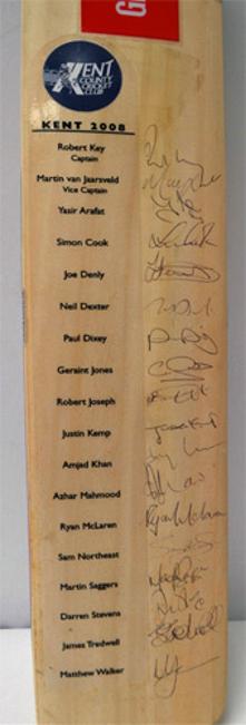Kent-cricket-memorabilia-KCCC-autograph-signed-2008-official-Gray-Nicolls-bat-Rob-Key-Van-Jaarsveld-Kemp-Khan-Mahmood-Arafat-Geraint-Jones-memorabilia-Spitfires