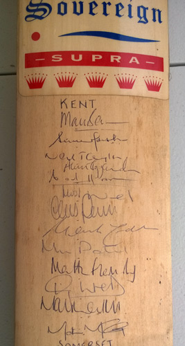 Kent-cricket-memorabilia-KCCC-signed-bat-1990s-Mark-Benson-Carl-Hooper-Alan-Igglesden-Fleming-McCague-Patel-Marsh-Taylor-Ward-Penn-Wren-Somerset-XI