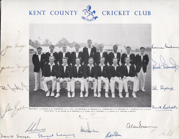 Kent-cricket-memorabilia-signed-team-photo-1970-colin-cowdrey-autograph-luckhurst-denness-underwood-knott-leary-kccc-1960s
