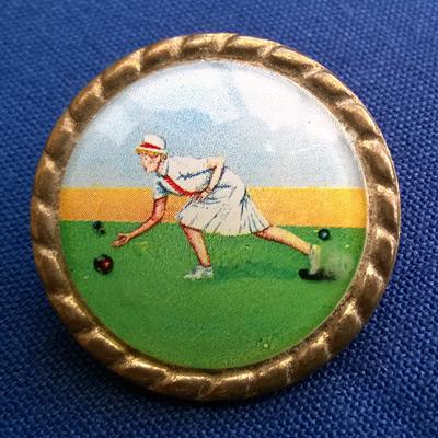 Ladies-Lawn-Bowls-brooch-badge-flat-green-crown-jewellery-bling